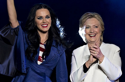 Gagal Jadi Presiden AS, Hillary Clinton Pose Imut Jadi Model Sepatu Katy Perry