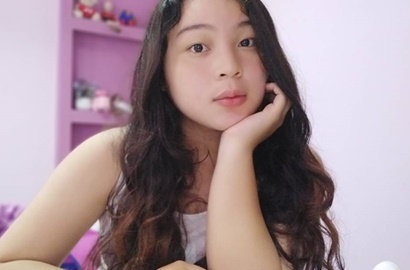 Belum Ikhlas, 'Anak' Renita Sukardi  Bikin Sedih Unggah Foto Peluk Nisan