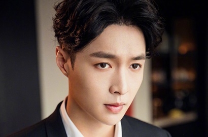 Tak Ingin Fans Khawatir, Lay EXO Kirim Pesan Lewat Video Ini