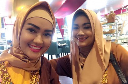 Mengharukan, Foto Ini Jadi Bukti Ibunda Selalu Setia Rawat Julia Perez Saat Sakit