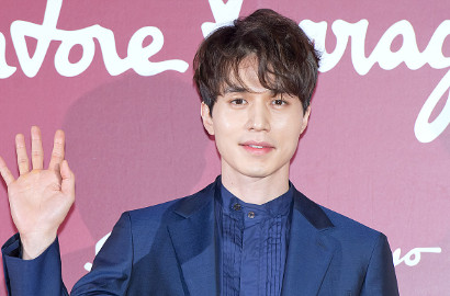 Mampir Singapura Sebelum ke Indonesia, Lee Dong-wook Tebar Senyum Ganteng