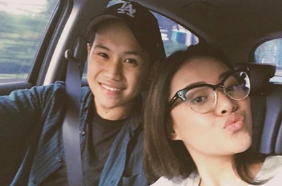 Setia, Aurel Hermansyah Senang Kekasih Ikut Temani Jualan Kosmetik