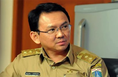Jadi Gubernur Lagi, Ahok Sibuk Layani Curhat Warga Hingga Diajak Selfie