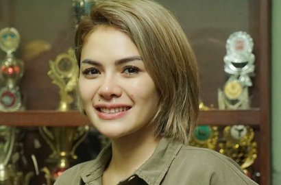 Beredar Foto Nikita Mirzani Ciuman Bibir Bareng Cewek, Netter Muak