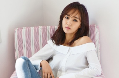 Hanya Pakai Make Up Tipis, Yuri SNSD Tetap Cantik di Bandara