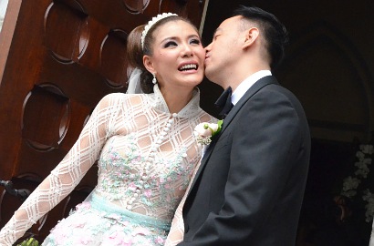 Bahagia Menikah di Usia 40 Tahun, Olga Lydia Bongkar Pertemuan Pertama Bareng Suami