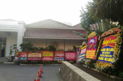 Karangan Bunga untuk Ahok-Djarot Penuhi Balai Kota