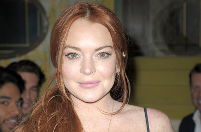Lepas Kerudung, Lindsay Lohan Kembali Tampil Seksi Berbikini di Majalah