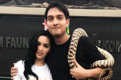 Mesra Lagi, Lucky Hakim Kirim Video Romantis untuk Tiara Dewi Saat Umrah