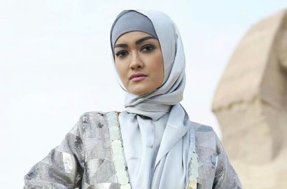 Goyangkan Tangan, Julia Perez Asyik Dengarkan Lagu 'Geboy Mujair' Ayu Ting Ting