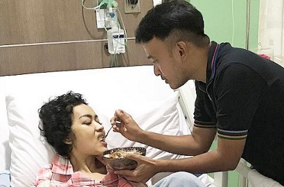 Genggam Erat Tangan Julia Perez, Ruben Onsu: Aku Selalu Setia Disini