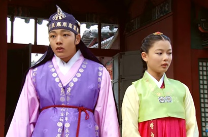 Yeo Jin Goo-Kim Yoo Jung Ajak Nostalgia 'Moon Embracing Sun' Lewat Video Ini