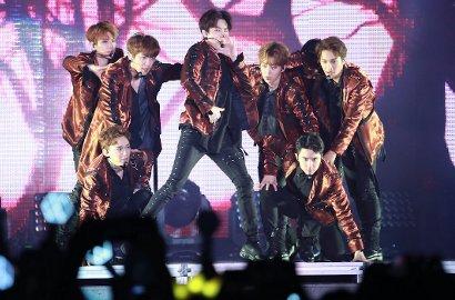 Wawancara dengan iHeart Radio, Begini Pose Ganteng dan Seksi EXO