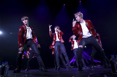 Nyanyi 'Fire' Hingga Ucapkan Kalimat Singkat Ini, BTS Bikin Fans Makin Histeris