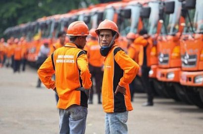 Ibu Pasukan Oranye Ini Nangis Karena Tak Digaji, Begini Respon Ahok
