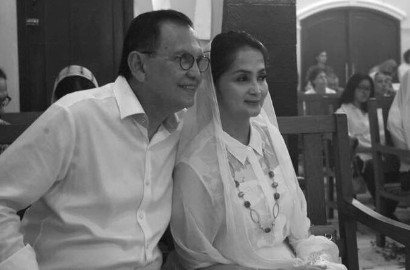 Roy Marten Nongkrong Bareng 3 Gadis Muda Seksi, Netter: Gak Malu Sama Gempi Kek?