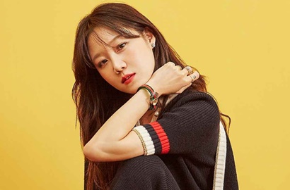 Siap Temani Gong Yoo di Fanmeeting, Gong Hyo Jin Pose Manis Bareng Pria Ini