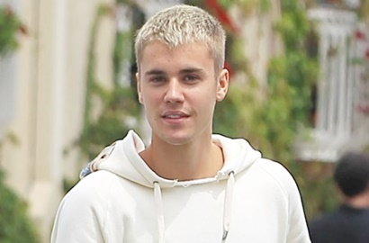Hanya Pakai Celana Kolor, Justin Bieber Kepergok Goda Cewek Berbikini