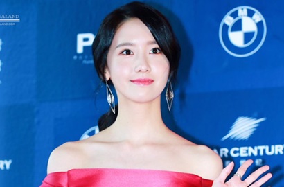 Ogah Tampil Ribet, Kaos Garis-Garis Ini Jadi Baju Andalan Yoona?