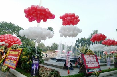 Jelang Sidang Vonis Ahok, Balai Kota DKI Dipenuhi Ribuan Balon Merah-Putih