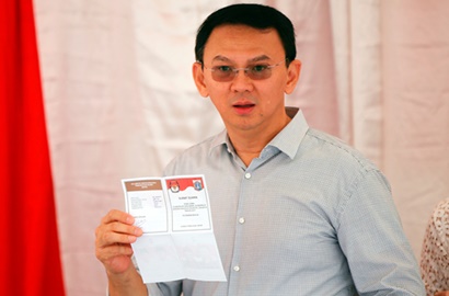 Ahok Dipenjara, Netizen Banjiri Sosmed dan Nyalakan Lilin di Depan Rutan Cipinang