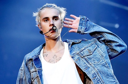 Asyik Goda Cewek Berbikini di Kolam, Justin Bieber Tak Ingin Dikenali Fans