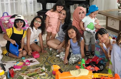 Nagita-Gisel Foto Imut Bareng Anak Artis, Netter: Ayu Ting Ting dan Bilqis Mana?