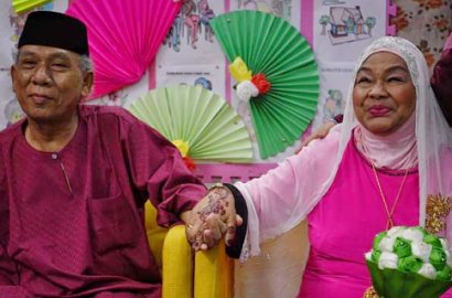 Jodoh Nggak Punya Kadaluarsa, Begini Kisah Cinta Kakek-Nenek Bikin Para Jomblo Iri