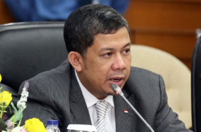 Tolak Kedatangan Fahri Hamzah di Manado, Massa Geruduk Bandara Sam Ratulangi