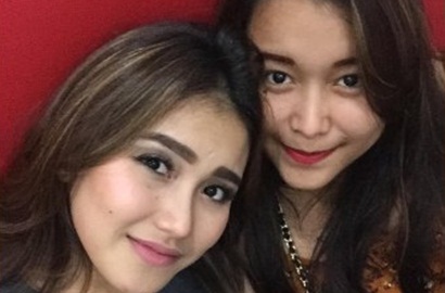 Tak Cuma Ayu Ting Ting, Adik Ikut Dihujat di Video Pamer Mobil Gara-Gara Paha