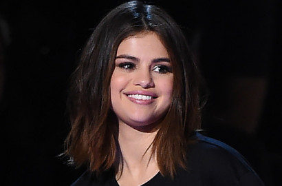 Selena Gomez Pamer Paha di Cover Art Single 'Bad Liar'