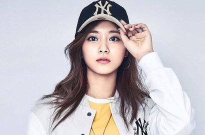 Dituduh Diam-Diam Rekam Paha Tzuyu, Staf Pria Ini Langsung Bantah Tegas