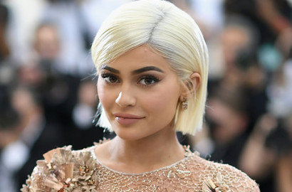 Berubah Jadi Barbie Seksi, Kylie Jenner Akui Lakukan Operasi Plastik?