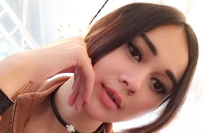 Cantik Mempesona, Foto Pemotretan Aura Kasih Malah Dituding Banyak Edit