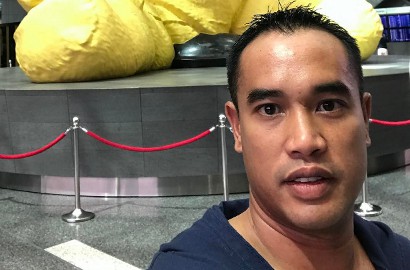 Unggah Foto Rangkul Cewek Seksi, Suami Nia Ramadhani Ditegur Netter