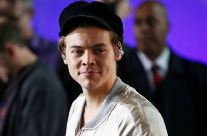 Harry Styles Isyaratkan Sudah Miliki Anak Lewat Lagu 'Kiwi'?