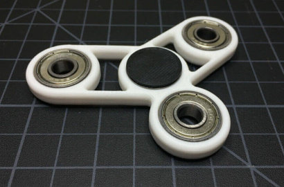 Lagi Nge-Hits, Ini Fakta-Fakta yang Nggak Banyak Diketahui Tentang Mainan Fidget Spinner