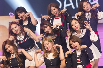 Bangga Terima 'Signal' Jadi Lagu Perdana dari Bos JYP, Begini Reaksi Polos Twice