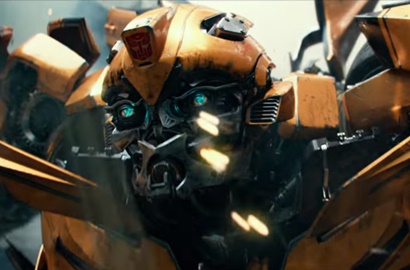 Bumi Hancur, Bumblebee Pamer Kekuatan Baru di 'Transformers: The Last Knight'