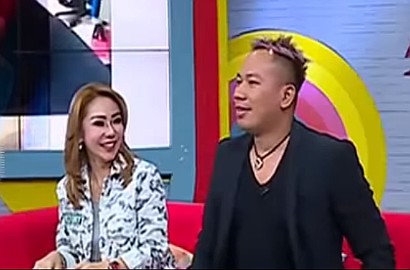 Mesra dengan Femmy, Beredar Foto Vicky Prasetyo Bareng Istri Berhijab dan Anaknya