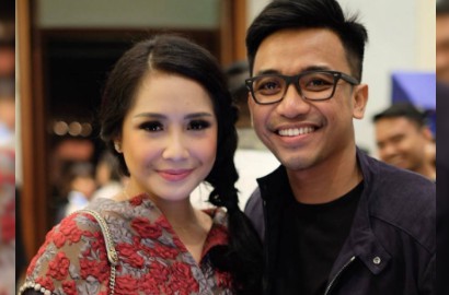 Tampil Ala ABG Pakai Rok Mini, Nagita Diserang Fans Ayu Ting Ting