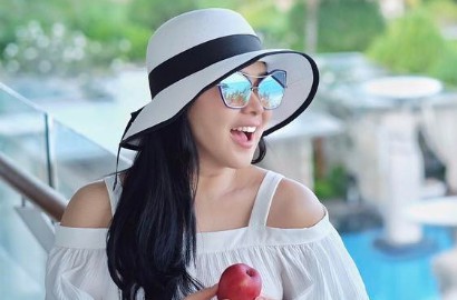 Asyik di Bali, Syahrini Syok Diisukan Meninggal