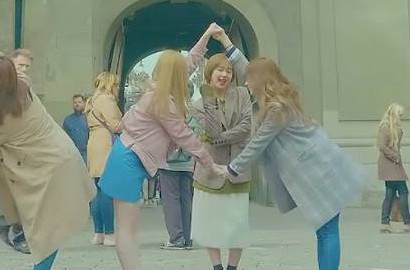 MV Spesial 'Knock Knock' Dirilis, Twice Ceria Dance di Jalanan Swiss