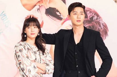 Mesranya Kim Ji Won Rangkul Erat Park Seo Joon di Pemotretan 'Fight My Way'