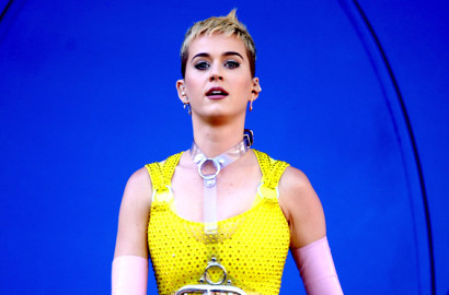 Emut Bola Mata, Katy Perry Selipkan Simbol Illuminati di Cover Art Album?