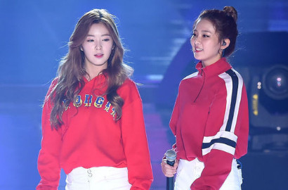 Umbar Perut dan Pundak Mulus di Video Ini, Irene-Seulgi Red Velvet Seksi atau Imut?