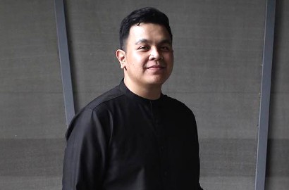 Borong Trofi Tanpa Hadir, Ini Reaksi Tulus Menang di Indonesia Choice Awards 2017