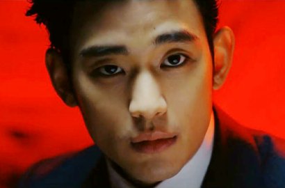 Berkharisma, Kim Soo Hyun Hajar Sekelompok Orang di Poster Terbaru 'Real'