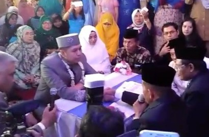 Isu Suami Baru Hutang Rp 60 Juta, Pernikahan Muzdalifah Cuma Demi Harta?