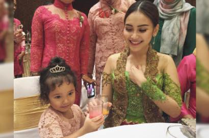 Foto Ayu Ting Ting Gendong Bilqis Disensor Diduga Karena Aurat Terlihat, Fans dan Netizen Ribut